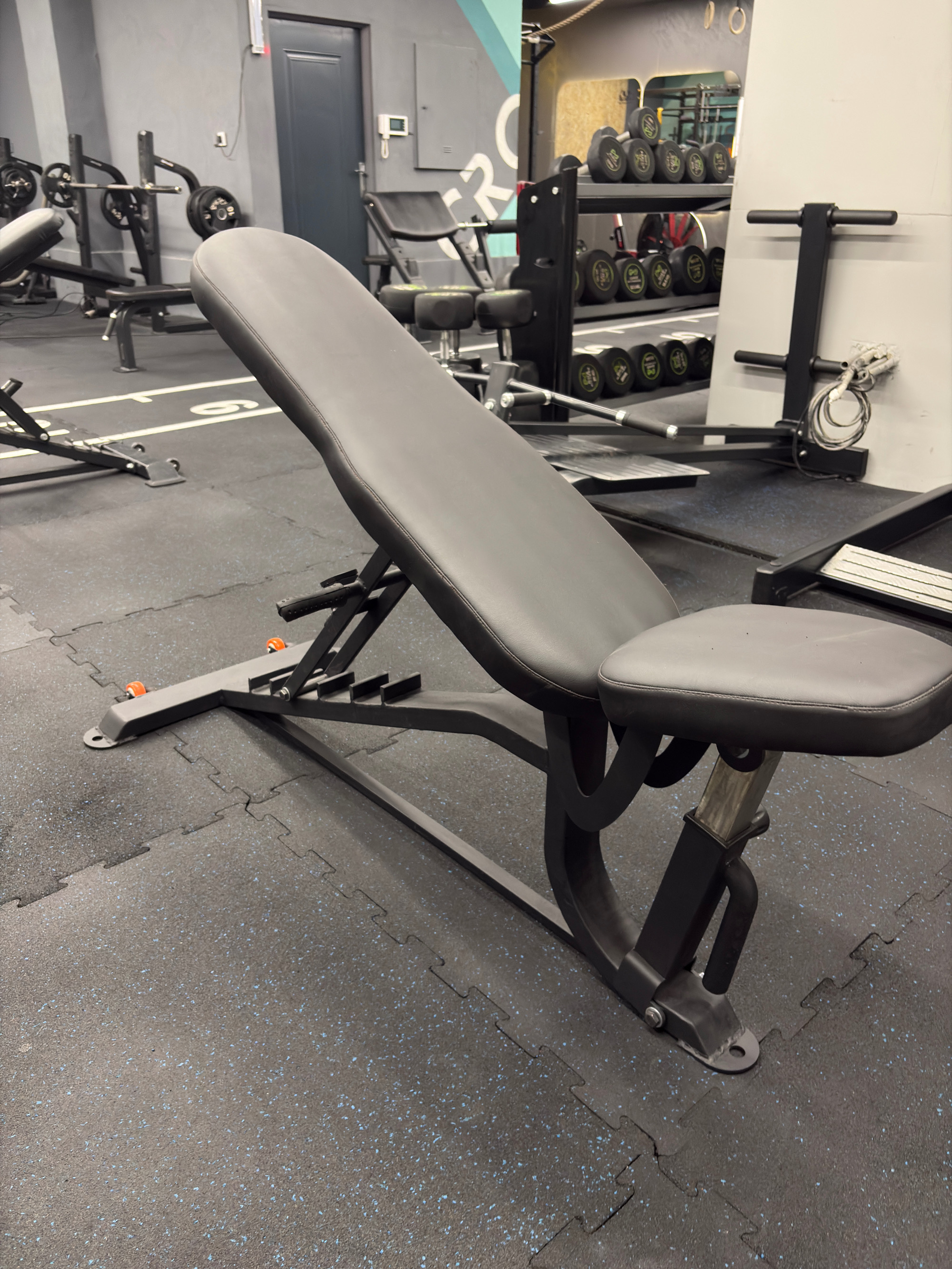 نیمکت متحرک باشگاهی طرح ایمپالس